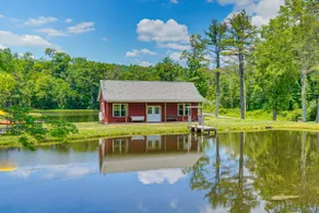 Close to Slopes: Lakeside Cottage in Pocono Mtns - Image 3