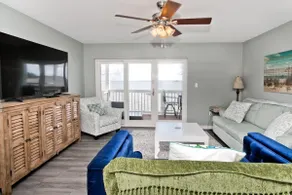 Blue Heaven: Wonderful Waterfront Unit with Kayaks - Image 2