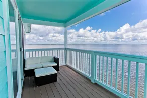Blue Heaven: Wonderful Waterfront Unit with Kayaks - Image 3