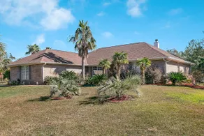 Quiet Retreat w/ Screened Pool! - Image 2
