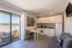 Vista Mare Beach Apartment 5 by Porto City Hosts - Image 4