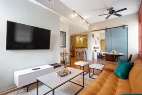 Warehouse District | Spacious Three Bedroom - Image 2
