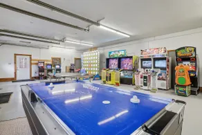 Mega Arcade, Golf Sim, Salt Pool, Hot Tub -Private - Image 4