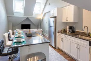 Lovely and Spacious Apartment in Heart of Midtown - Image 3