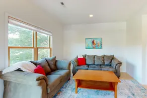 Stylish condo with balcony, private washer&dryer, - Image 3