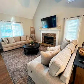 Cozy Getaway: Extended Stay, 5BR Open Air Near DT - Image 5