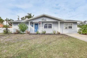 1 Mi to Anna Maria Island: Pet-Friendly Retreat - Image 3