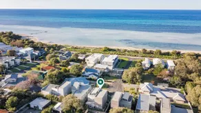Shore House - Expansive Stunner by the Beach - Image 4