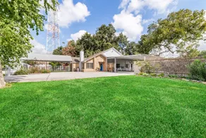 Cozy Garden Home | Convenient & Spacious Parking - Image 3