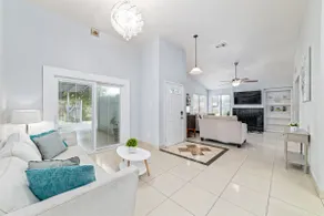 Cozy HTX Home | Gated Parking & Outdoor Living - Image 5