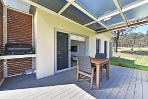 Ironbark Hill Spa Bath Villa 1- Tyrian - Image 2
