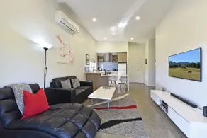 Ironbark Hill Spa Bath Villa 1- Tyrian - Image 5