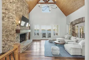 Unbeatable Views, Luxury Lakefront, Deluxe Dock - Image 4