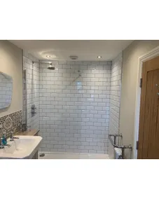Apartment-Superior-Bathroom with shower-View - Image 3