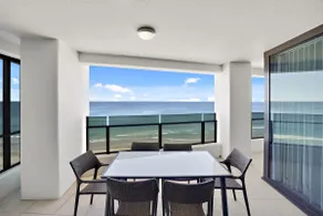 Beachfront Luxury in Soul Surfers Paradise 9th - Image 4