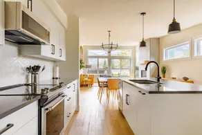 Rundleview - Impeccable Design and Private Hot Tub - Image 2