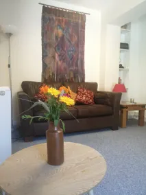 Charming 1-Bedroom Apartment near South Downs - Image 2