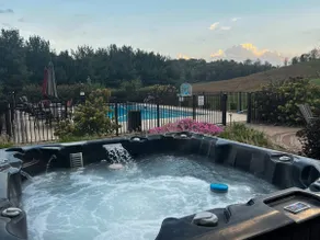 Liberty Hill Lodge, Hot Tub & Pool - Image 2