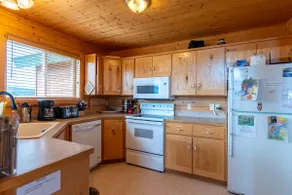 Cozy Henrys Lake Escape - 20 Miles to Yellowstone! - Image 3