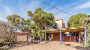 Mills Court, Quirky seaside house at Smiths Beach, bring the surf boards! - Image 2