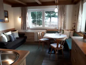 Quietly located apartment with garden - Image 3