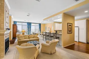 Bank Penthouse Suite 12 - IN TOWN - Bay View! Elevator - Image 3