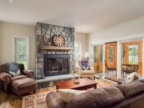 Birch St- Luxury on the Lake - Image 5
