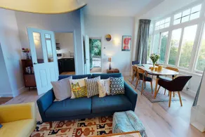 Tranquil modern apartment overlooking the ocean - Image 4