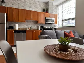 Spacious Downtown Loft #1 with AC - Image 4