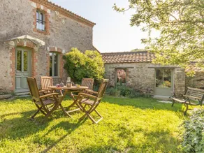 Charming House in Rouans - Wifi, Pets Allowed - Image 2