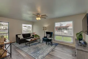 Minutes from Downtown Hilo, Sleeps 6 - Image 3