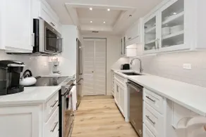 Completely renovated condominium - Image 3