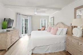Completely renovated condominium - Image 5