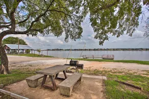 Granbury Cottage, Steps to Lake & Dock! - Image 3