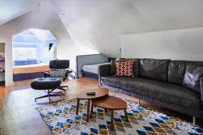 Apt3 Charles - Modern Fun Sun-filled Loft - Image 2