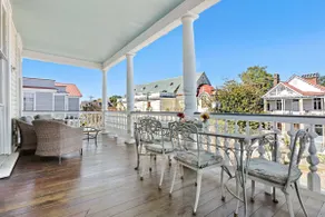 Modern, Stylish 2b/2b, Walk to King! - Image 3