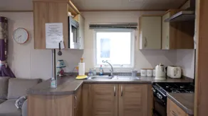 Excellent caravan 4 birth sleeps 6 Tranquil site - Image 3