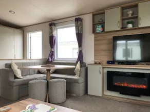 Excellent caravan 4 birth sleeps 6 Tranquil site - Image 4