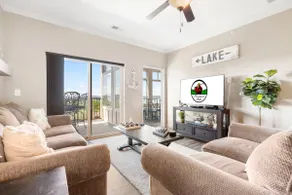 Walk-In Lake Condo • Sunroom + Pool • Near Shows! - Image 4