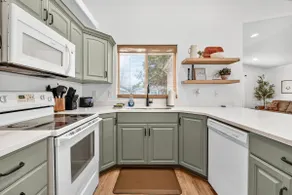 Near Zion • Remodeled 2BR • Sleeps 6 • Game Garage - Image 4