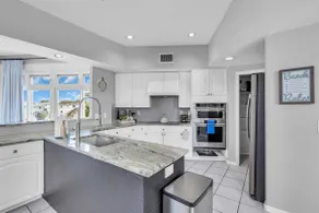Sunsets Madeira Beach/ 4BR Ocean View House w/Balcony & Elevator - Image 3