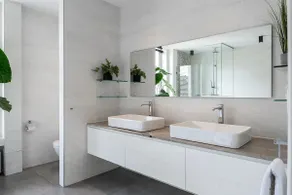 Suite with Bath City Villa Tilburg Sophie - Image 4