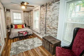 The Pilot's Lounge - Image 3