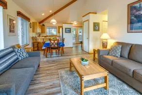 Resort-Style Klamath Falls Home, Golf Course View! - Image 5