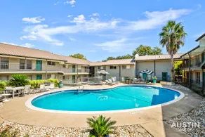 Walk to the Golf Course 2BD Apt, Pool, and Parking - Image 4