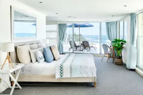 Hamptons Style Penthouse at Kings Beach - Image 4