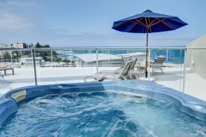 Hamptons Style Penthouse at Kings Beach - Image 2