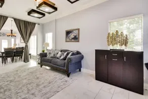 Luxe Southwest Houston Home w/ Balconies & Patio! - Image 4