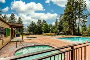 Beautiful Bend home with shared pools & hot tubs & - Image 5