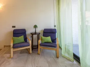 Apartment with terrace and swimming pool 100 m from the beach - Image 4